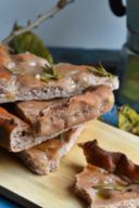 la schiacciata all'olio ma con la farina di castagne