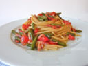 Spaghetti con fagiolini pomodorini e speck