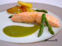 Salmone cotto a bassa temperatura su salsa di asparagi e patate