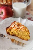 Torta rustica al succo di carota, mandorle e mele