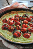 Torta rustica di farro con pomodorini e pesto