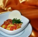 Ravioli allo speck con origano fresco e pomodoro