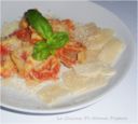 Tortelloni allo speck con sugo di pomodoro-