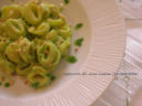 Tortellini al crudo con pesto di rucola, ricotta, noci e...un contest!