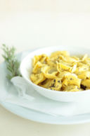 Tortellini in bianco con rosmarino e semi di papavero