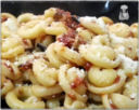 Pasta con melanzane grigliate e pesto di pomodorini e peperoncino