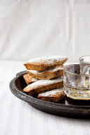 Dolcetti al caffè con gocce al cioccolato / Small coffee cakes with chocolate drops