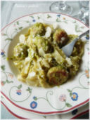 Pasta ricciolina alla crema di asparagi, scaglie di mandorla e polpettine