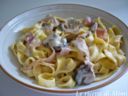 Tagliatelle con panna, prosciutto e funghi