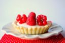 Crostatine con bavarese al miele e frutti rossi