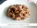 Salsiccia con legumi misti: cicerchie, fagioli rossi e fagioli verdi