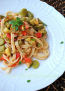 Tagliatelle fave,  zucchine pomodoro fresco al basilico greco