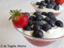 Coppe allo yogurt e frutta