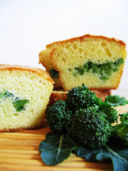 Plum cake con broccoli e pecorino