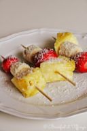 Spiedini di frutta al cocco / Coconut skewers with fruit