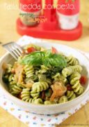 Pasta fredda con pesto, asparagi, pomodorini e salmone