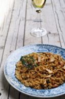 Farro cremoso con finferli, caprino ed erbe aromatiche