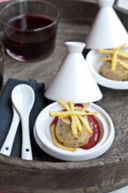 Budino di champignon con spuma al vino e sticks d