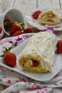 ROTOLO DOLCE CON MOUSSE CIOCCOLATO BIANCO E FRAGOLE