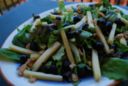 Insalata di montagna con mirtilli, fontina e noci