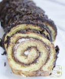 Rotolo con crema di pistacchio e cioccolato fondente