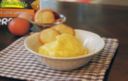 Crema gialla di mascarpone con biscottini di albumi