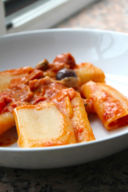 Paccheri pomodorini, salame piccante, caciocavallo e capperi!