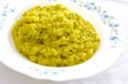 Risotto giallo con gamberi e zucchine.