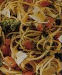 Spaghetti al pesto con broccoli