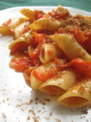 Penne ai peperoni e mollica