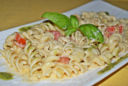 Fusilli con crema di burrata, pomodorini e pesto genovese