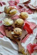 SCONES CON LAMPONI E MIRTILLI