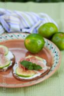 Piadine con fichi, prosciutto crudo e labna homemade