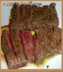 Tagliata di manzo al rosmarino e salsa Worcester