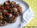 Seppioline al tegame con capperi, olive nere e pomodorini