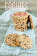 Biscotti con pop amaranth e gocce di cioccolato fondente