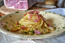 Ricetta spaghetti con funghi porcini, ovuli e straccetti di prosciutto crudo