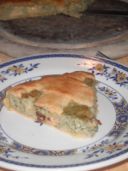 Quiche con gambi e foglie del broccolo