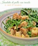 Insalata di pollo con rucola e semi di sesamo