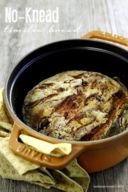 buono come il pane. con l'uva e la farina di timilia.