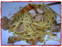 Spaghetti al tonno fresco con pane profumato all'origano