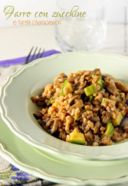 Farro con zucchine e funghi champignon