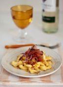 Straccetti di pollo con zafferano e speck