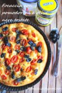 Focaccia con pomodorini e olive nere tostate