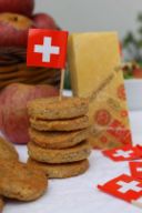 Biscotti salati all'Emmentaler e noci