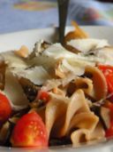 Fusilloni con melanzane e pomodorini