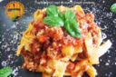 Tagliatelle con ragù di carne e funghi pioppini