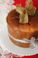 Panettone con margarina e uvetta gigante