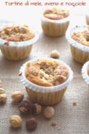 Tortine di mela, avena e nocciole