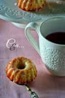 Mini bundt cakes aromatizzate alla tisana e glassate